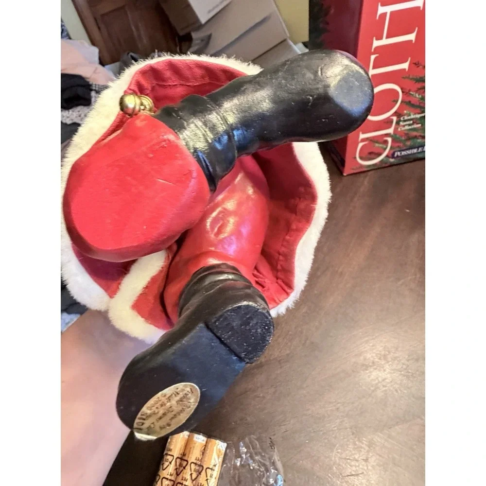 Dept 56 Possible Dreams Clothique 713272 Santa Pray for Peace lights up box
